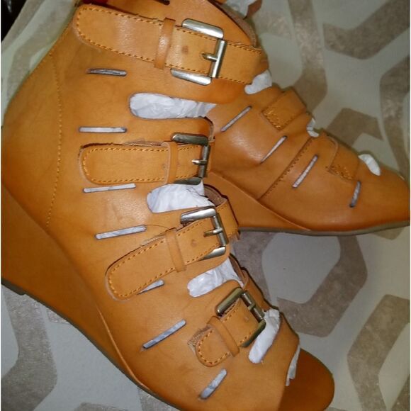 Rue 21 etc! Tan leather strap up wedges, size 7/8M - Picture 3 of 11